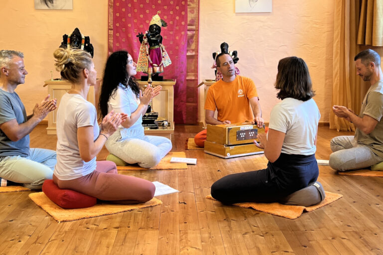 Kirtan singen im Yoga Seminarhause in Reith bei Kitzbühel